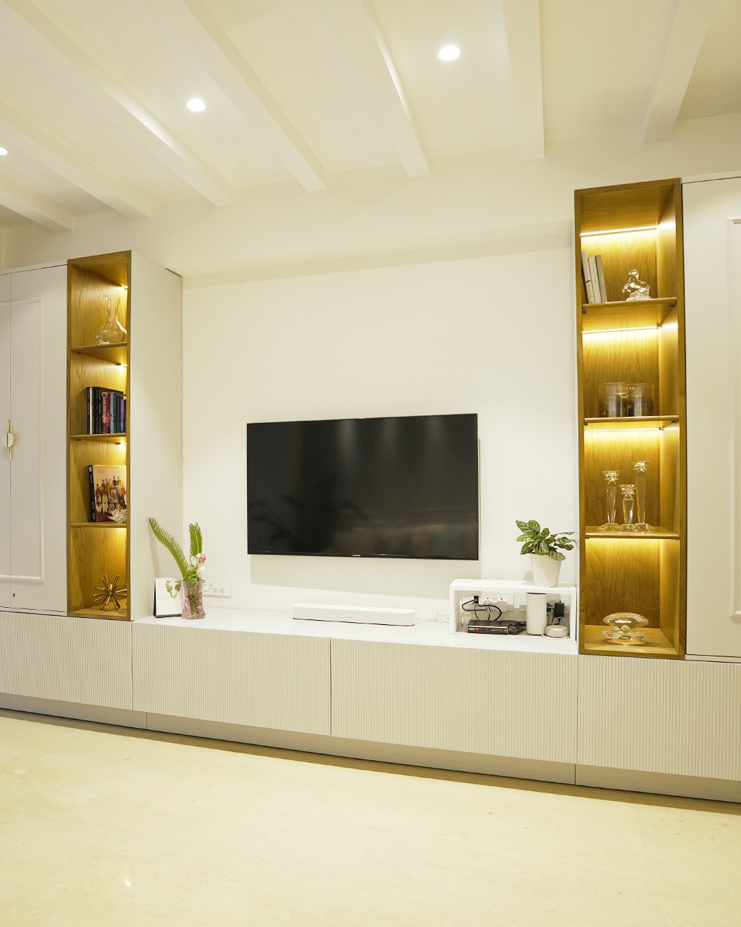 TV UNIT